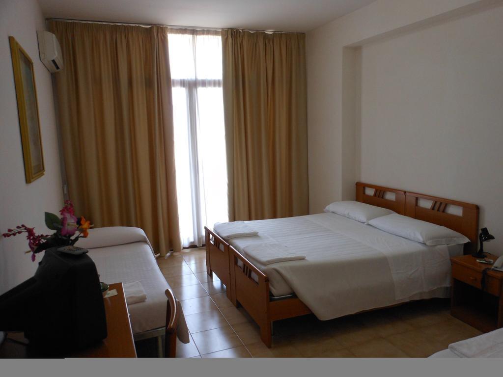 Casa Pastor Bonus Hotel เลชเช ห้อง รูปภาพ